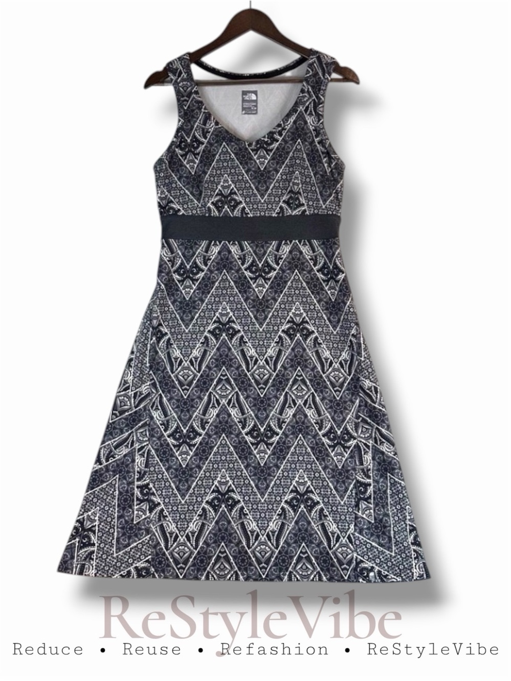 THE NORTH FACE Women’s Size M Dress Knit Sheath Flash Dry Tech Knee Length